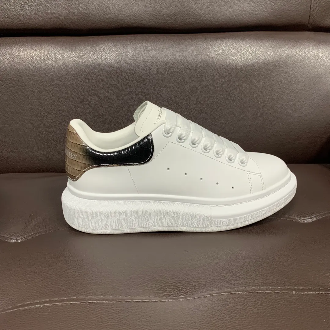 👟👟Ex-factory price 560👟👟 Professional McQueen factory. Top version. Couple style Alexander McQUEEN high version has been upgraded to the highest quality again✅ 💪McQueen Spring, Summer, Autumn and Winter top version Purchasing level✅ Recruiting national online and offline agents to join🤝 🏆Fabric: Original materials imported from Italy. Texture, water-resistant and non-discoloring 🏆Inner lining: ️A-grade Italian imported lining resistant to dirt, sweat-absorbent, breathable and comfortable 🏆Foot pads: top-grade imported Italian super-soft cowhide leather 🏆Outsole: PU+counter 1:1 🏆Shoe box: original white box. Plus white flip cover for double-layer protection. Cloth bag. Handbag. Certificate of 1:1 mold opening, 4-piece set. Delivered with a pair of shoelaces. 🖕🏿🖕🏿🖕🏿You can choose any pair of shoelaces in any color of our factory 🏆Code number: women’s 34-41. men’s 38-46 🏆Special remarks (women’s size 34.40.41, men’s size 38.45.46 is customized, no returns or exchanges) Win-win cooperation🤝